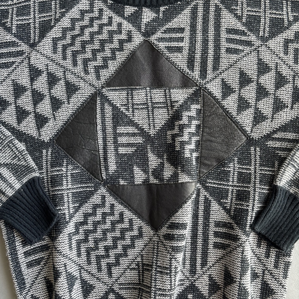 VTG Sweater - Picture 3 of 4